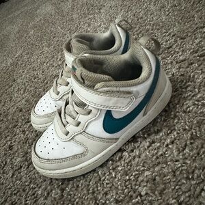 Nike Court - Cream and Teal
